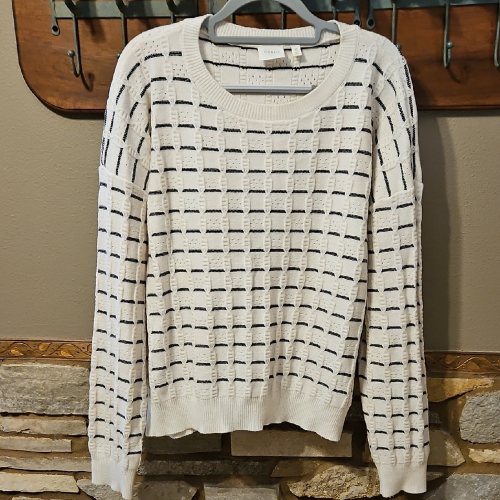 Cyrus Cream And Black Sweater Size XL